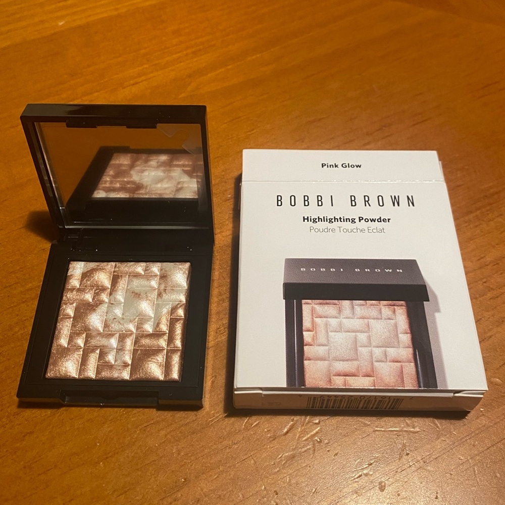 Bobbi Brown Highlighting Powder - Picture 3 of 16